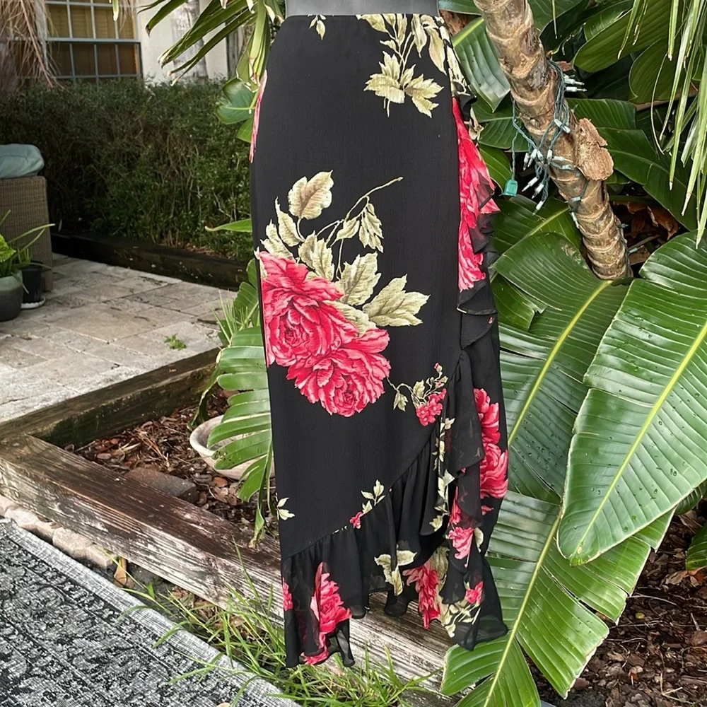 Due per Due silk ruffled dark floral skirt